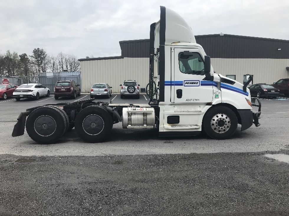 Day Cab Tractor-Heavy Duty Tractors-Freightliner-2021-T11664ST-Pottsville-PA-795,520\n\t\tmiles-$ 28,000 - Image 8