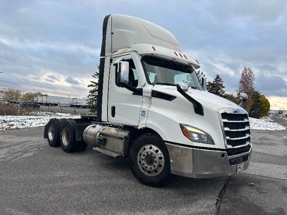 Day Cab Tractor-Heavy Duty Tractors-Freightliner-2021-T11664ST-Rochester-NY-280,118\n\t\tmiles-$ 57,000 - Image 1