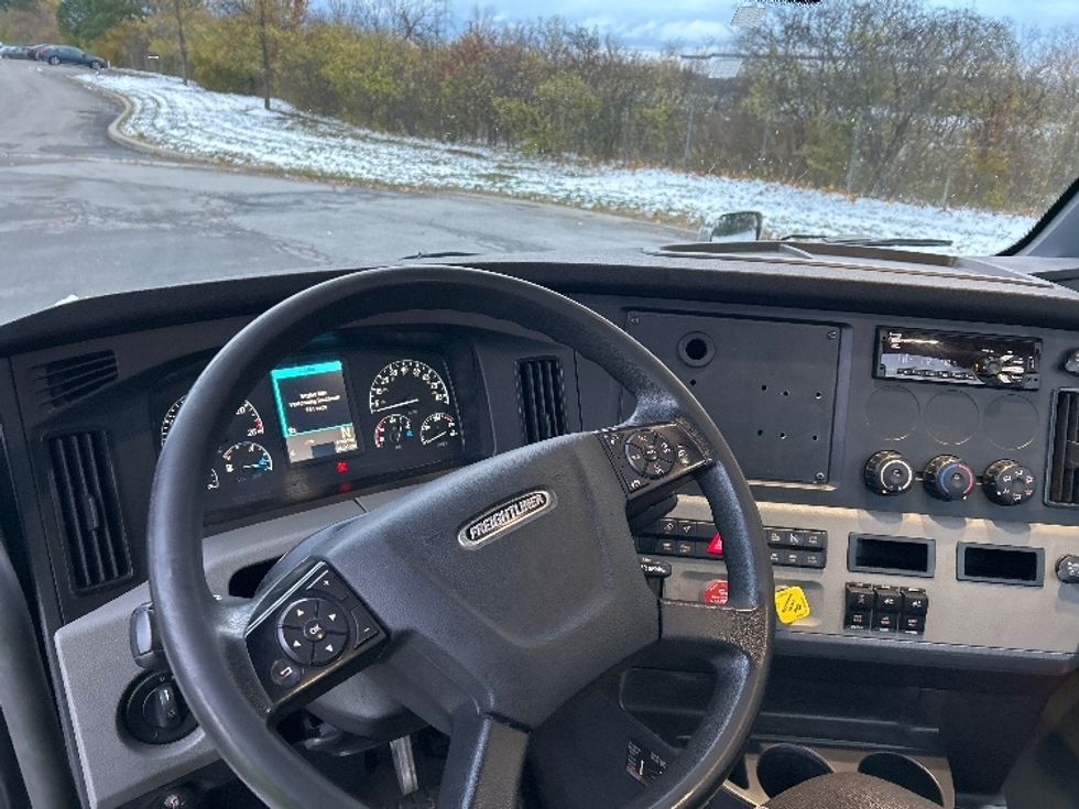 Day Cab Tractor-Heavy Duty Tractors-Freightliner-2021-T11664ST-Rochester-NY-280,118\n\t\tmiles-$ 57,000 - Image 11