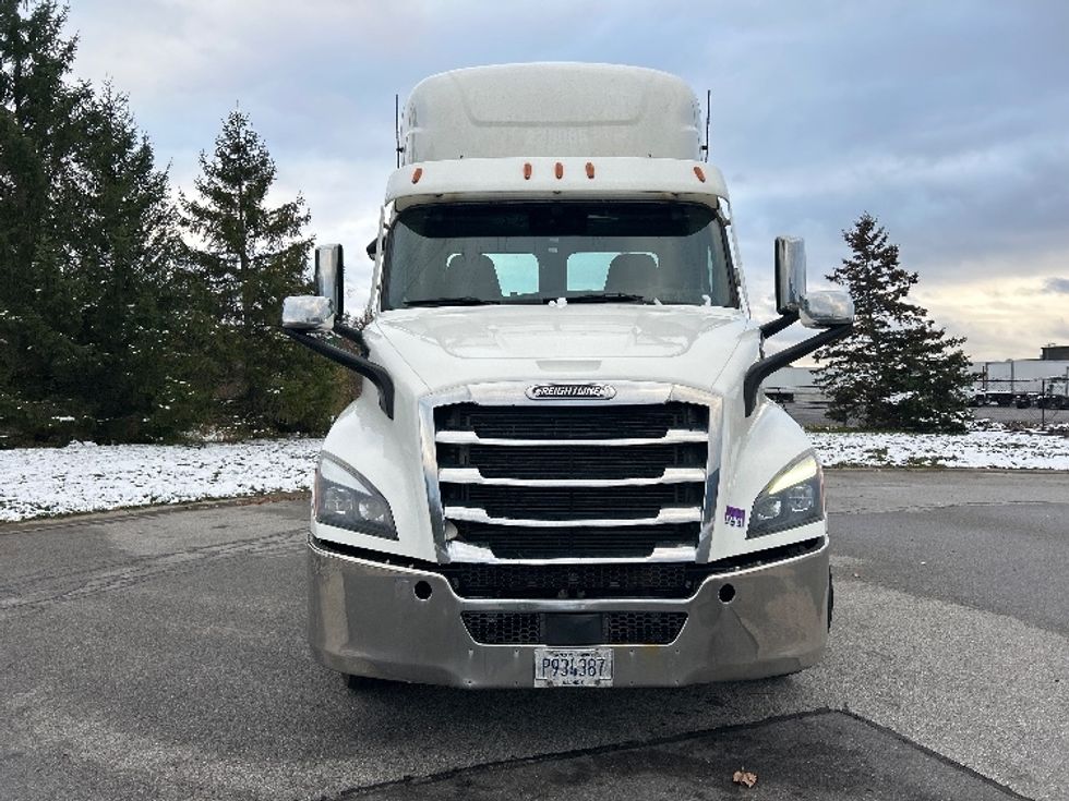 Day Cab Tractor-Heavy Duty Tractors-Freightliner-2021-T11664ST-Rochester-NY-280,118\n\t\tmiles-$ 57,000 - Image 2