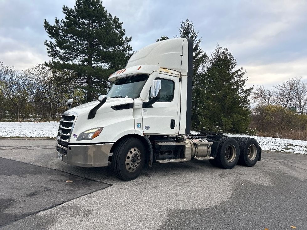 Day Cab Tractor-Heavy Duty Tractors-Freightliner-2021-T11664ST-Rochester-NY-280,118\n\t\tmiles-$ 57,000 - Image 3