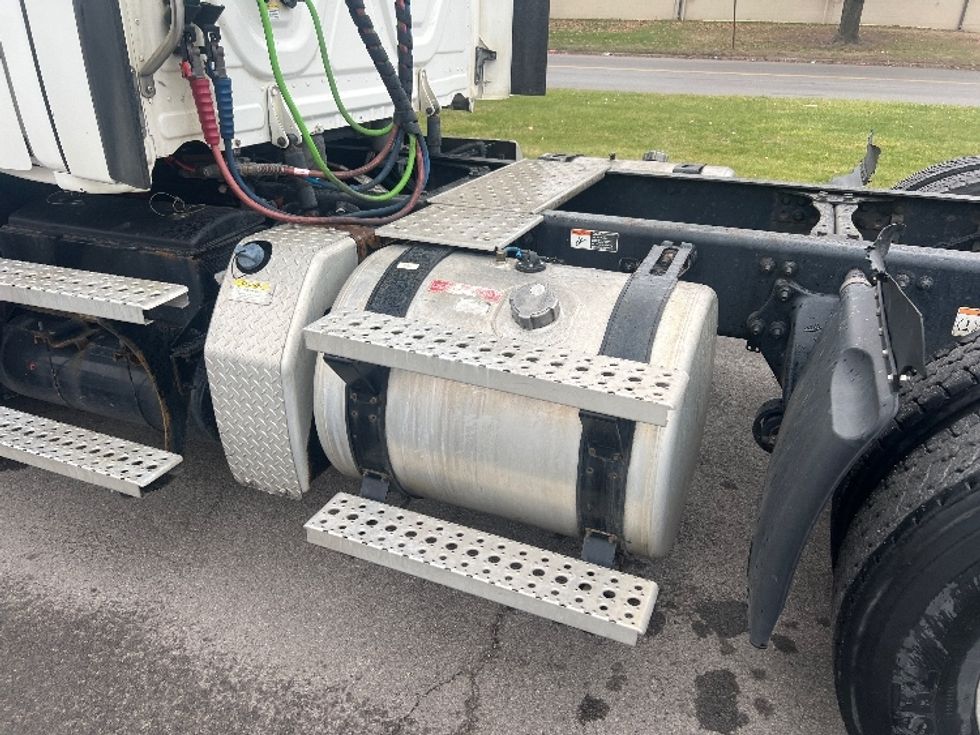 Day Cab Tractor-Heavy Duty Tractors-Freightliner-2021-T11664ST-Rochester-NY-334,173\n\t\tmiles-$ 54,250 - Image 17