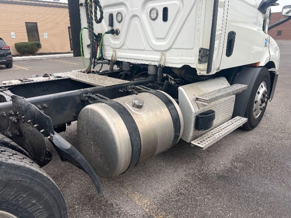 Day Cab Tractor-Heavy Duty Tractors-Freightliner-2021-T11664ST-Rochester-NY-334,173\n\t\tmiles-$ 54,250 - Image 18