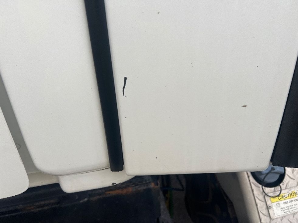 Day Cab Tractor-Heavy Duty Tractors-Freightliner-2021-T11664ST-Rochester-NY-334,173\n\t\tmiles-$ 54,250 - Image 19