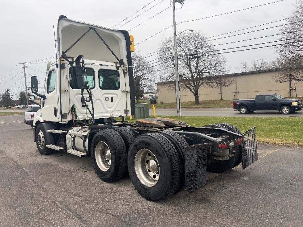 Day Cab Tractor-Heavy Duty Tractors-Freightliner-2021-T11664ST-Rochester-NY-334,173\n\t\tmiles-$ 54,250 - Image 5