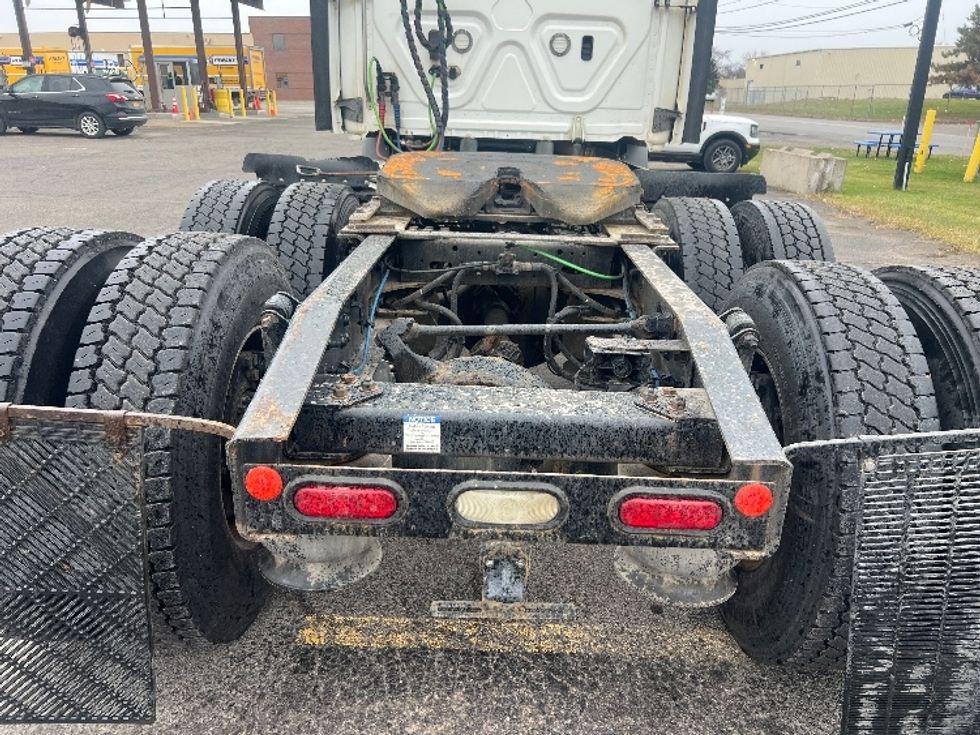 Day Cab Tractor-Heavy Duty Tractors-Freightliner-2021-T11664ST-Rochester-NY-334,173\n\t\tmiles-$ 54,250 - Image 6
