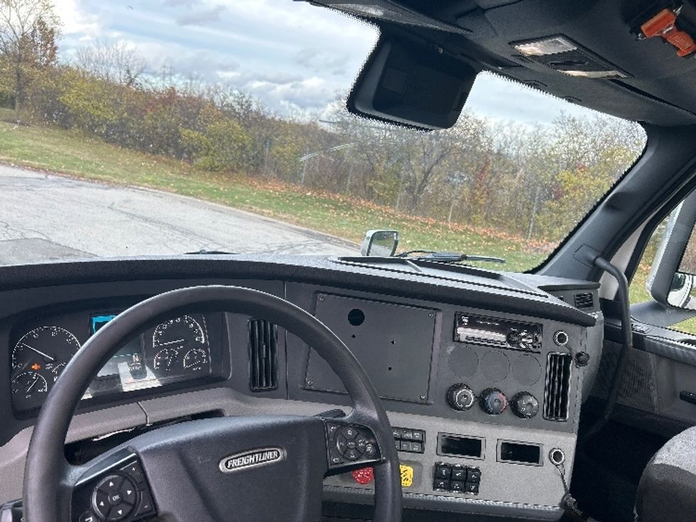 Day Cab Tractor-Heavy Duty Tractors-Freightliner-2021-T11664ST-Rochester-NY-337,571\n\t\tmiles-$ 54,250 - Image 10