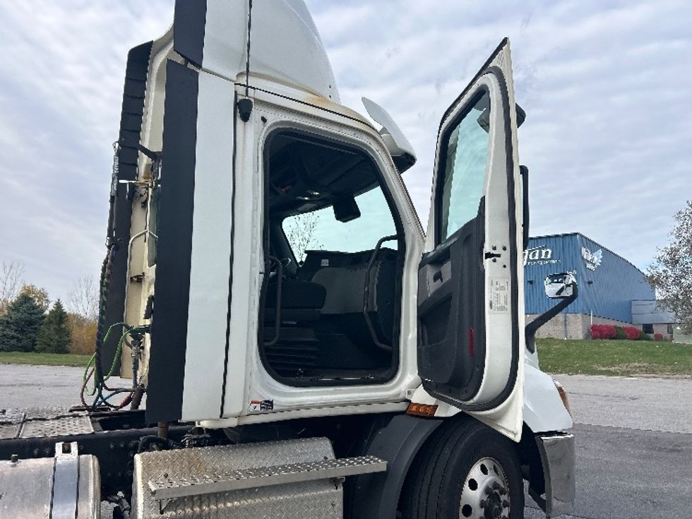 Day Cab Tractor-Heavy Duty Tractors-Freightliner-2021-T11664ST-Rochester-NY-337,571\n\t\tmiles-$ 54,250 - Image 12