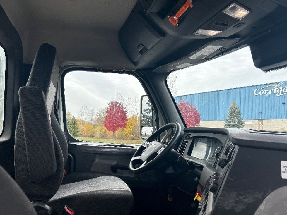 Day Cab Tractor-Heavy Duty Tractors-Freightliner-2021-T11664ST-Rochester-NY-337,571\n\t\tmiles-$ 54,250 - Image 14