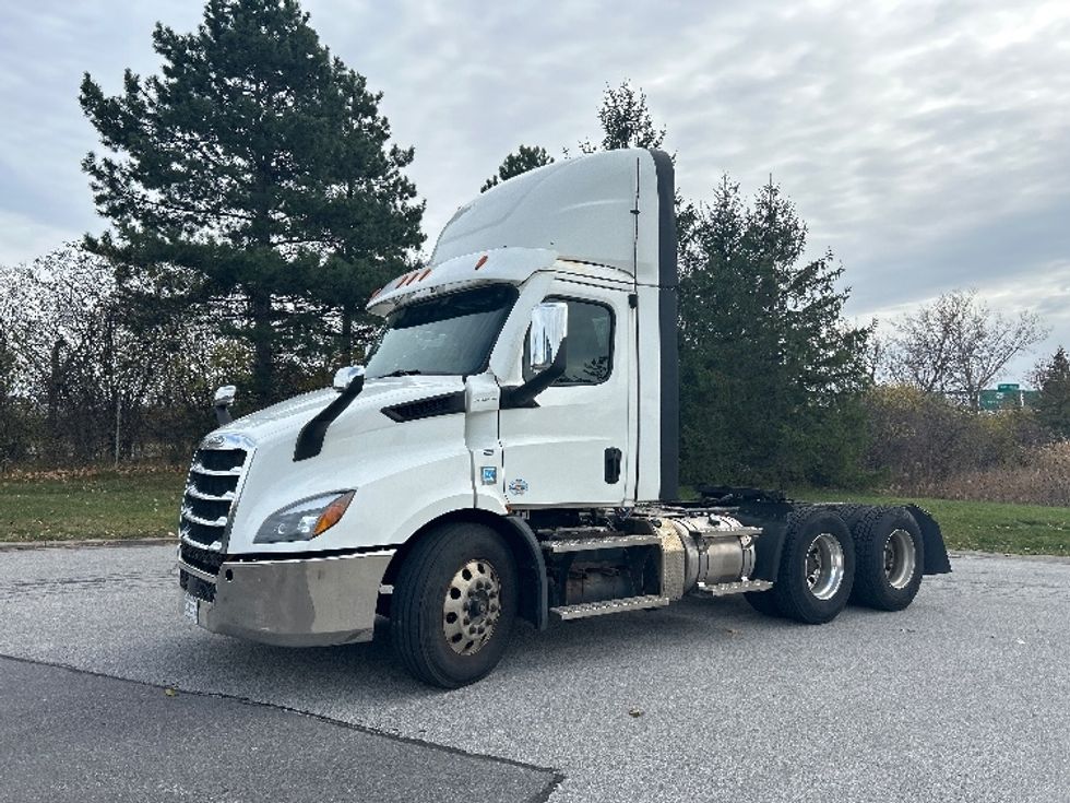 Day Cab Tractor-Heavy Duty Tractors-Freightliner-2021-T11664ST-Rochester-NY-337,571\n\t\tmiles-$ 54,250 - Image 3