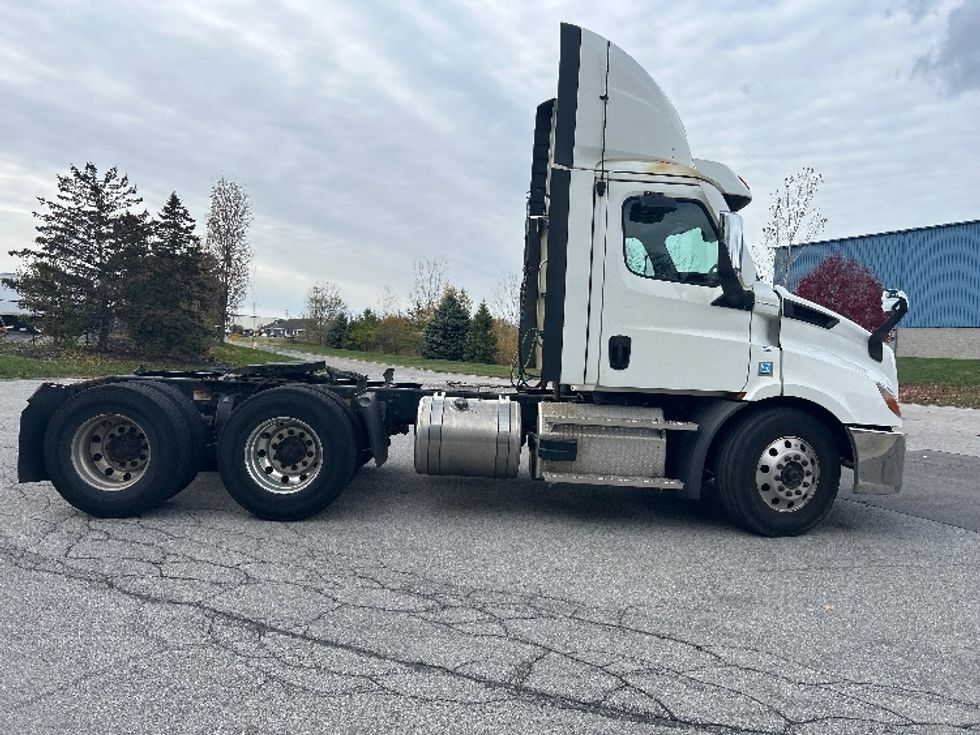 Day Cab Tractor-Heavy Duty Tractors-Freightliner-2021-T11664ST-Rochester-NY-337,571\n\t\tmiles-$ 54,250 - Image 8
