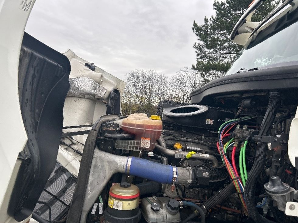 Day Cab Tractor-Heavy Duty Tractors-Freightliner-2021-T11664ST-Rochester-NY-345,327\n\t\tmiles-$ 53,750 - Image 15