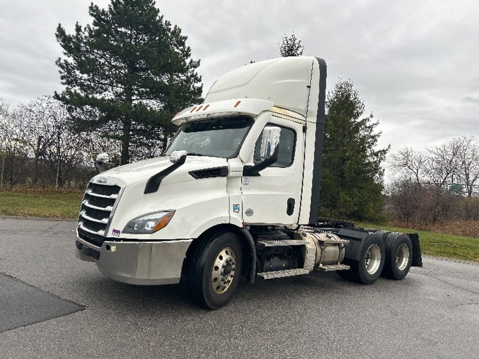 Day Cab Tractor-Heavy Duty Tractors-Freightliner-2021-T11664ST-Rochester-NY-345,327\n\t\tmiles-$ 53,750 - Image 3
