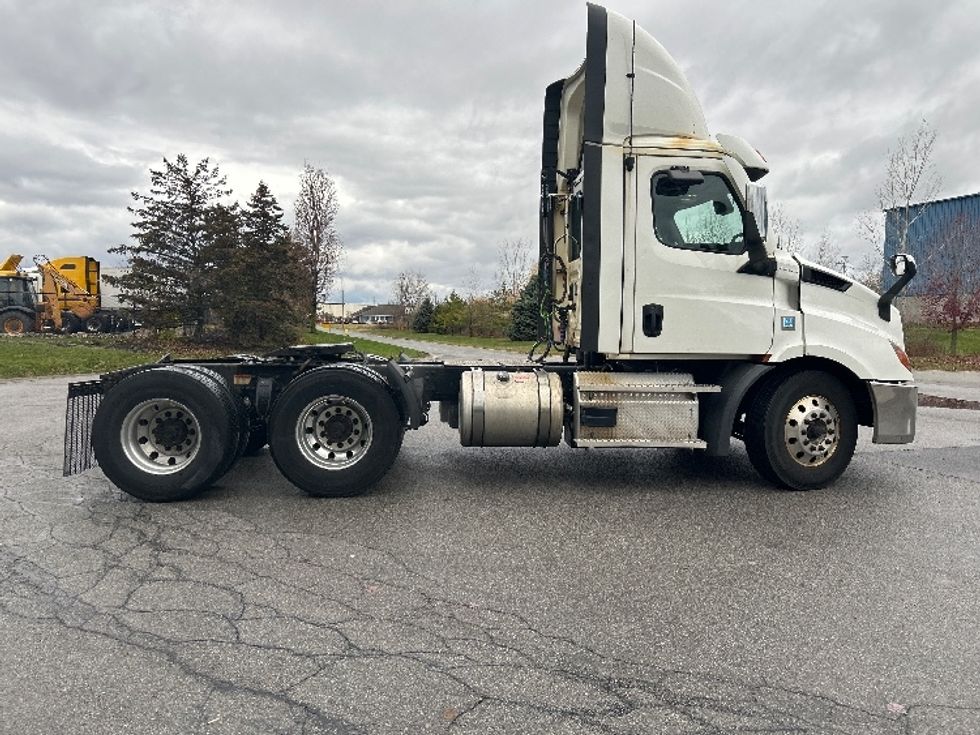 Day Cab Tractor-Heavy Duty Tractors-Freightliner-2021-T11664ST-Rochester-NY-345,327\n\t\tmiles-$ 53,750 - Image 8