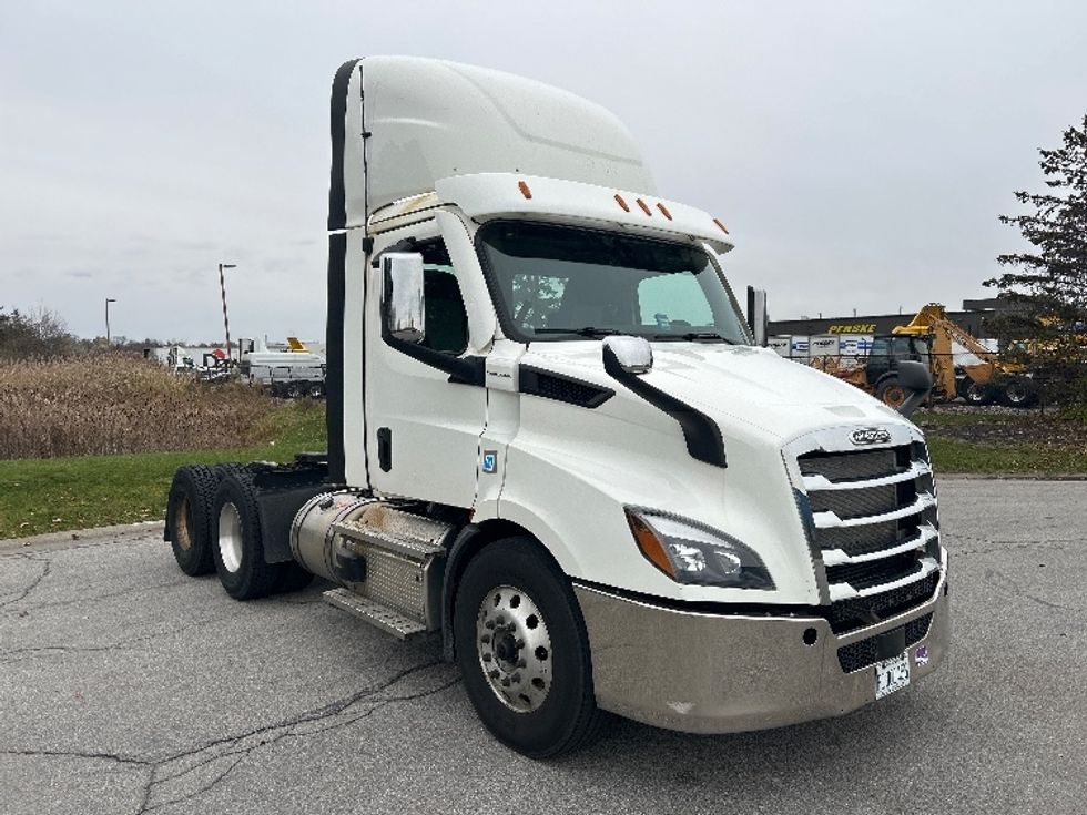 Day Cab Tractor-Heavy Duty Tractors-Freightliner-2021-T11664ST-Rochester-NY-388,906\n\t\tmiles-$ 50,250 - Image 1
