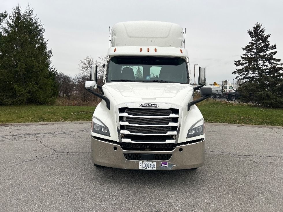Day Cab Tractor-Heavy Duty Tractors-Freightliner-2021-T11664ST-Rochester-NY-388,906\n\t\tmiles-$ 50,250 - Image 2