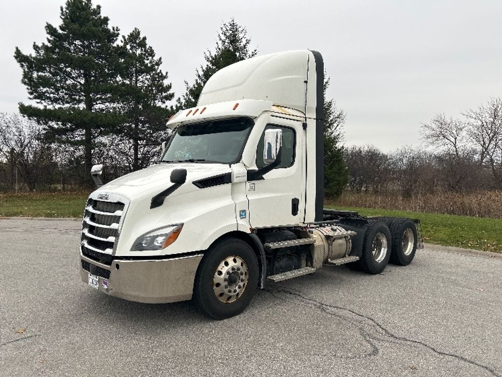 Day Cab Tractor-Heavy Duty Tractors-Freightliner-2021-T11664ST-Rochester-NY-388,906\n\t\tmiles-$ 50,250 - Image 3