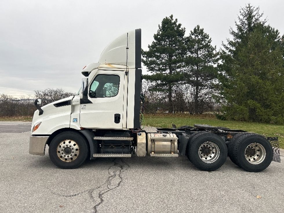 Day Cab Tractor-Heavy Duty Tractors-Freightliner-2021-T11664ST-Rochester-NY-388,906\n\t\tmiles-$ 50,250 - Image 4