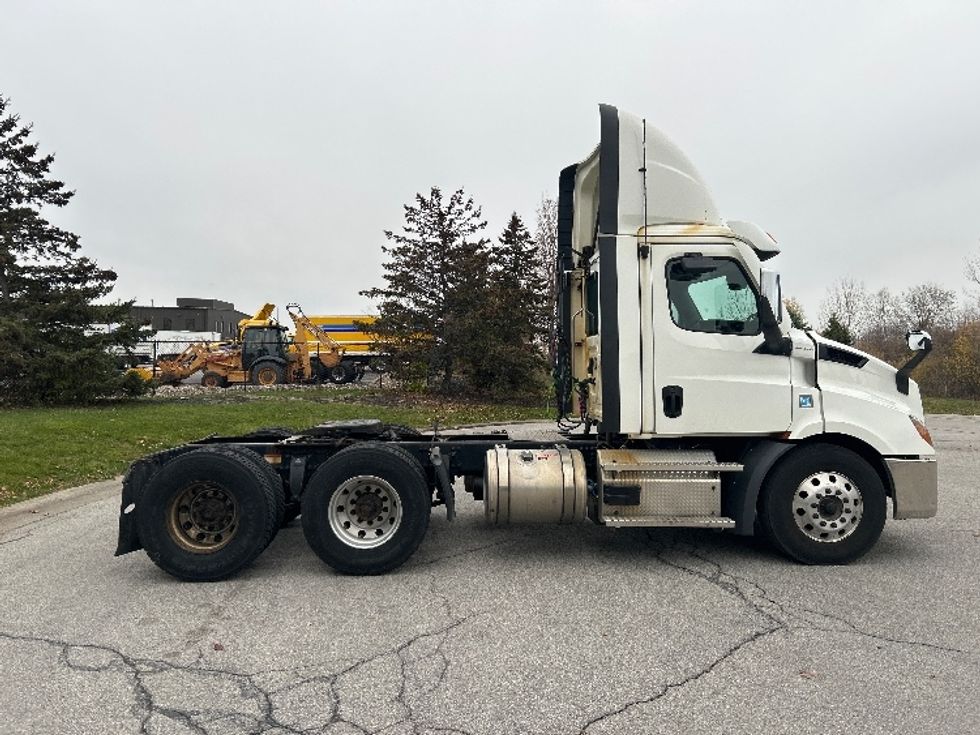 Day Cab Tractor-Heavy Duty Tractors-Freightliner-2021-T11664ST-Rochester-NY-388,906\n\t\tmiles-$ 50,250 - Image 8