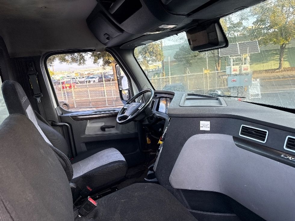 Day Cab Tractor-Heavy Duty Tractors-Freightliner-2021-T11664ST-Sacramento-CA-311,868\n\t\tmiles-$ 64,250 - Image 14