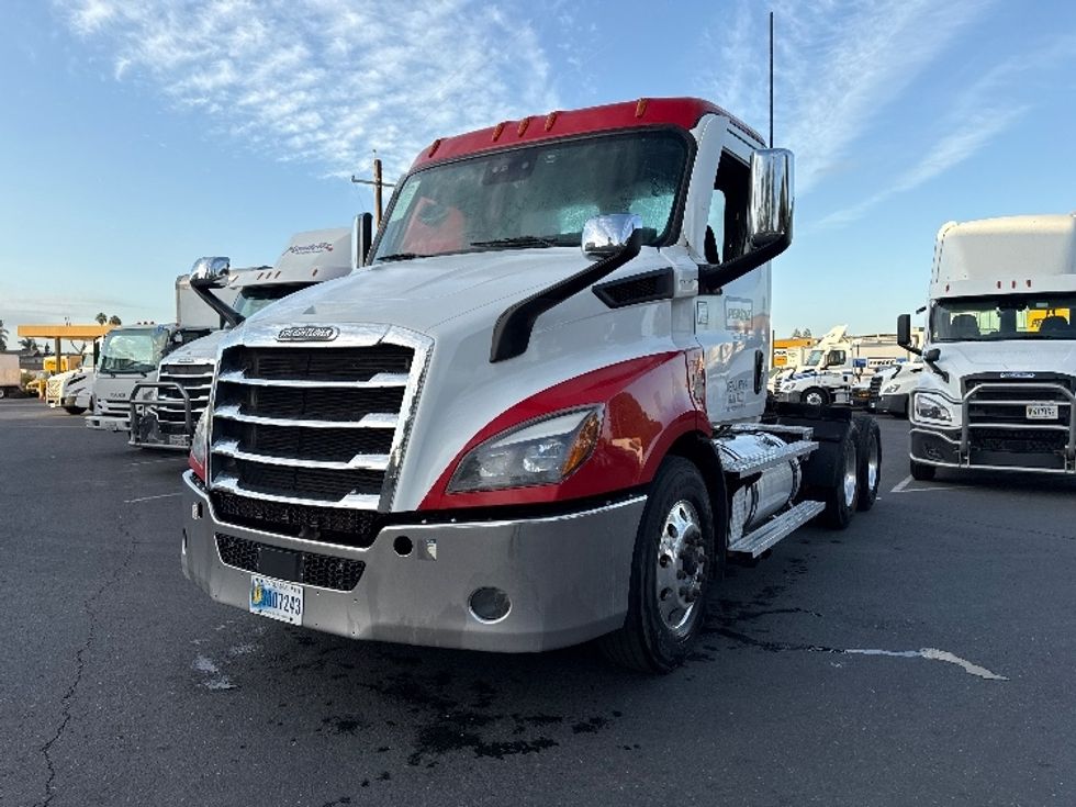 Day Cab Tractor-Heavy Duty Tractors-Freightliner-2021-T11664ST-Sacramento-CA-311,868\n\t\tmiles-$ 64,250 - Image 3