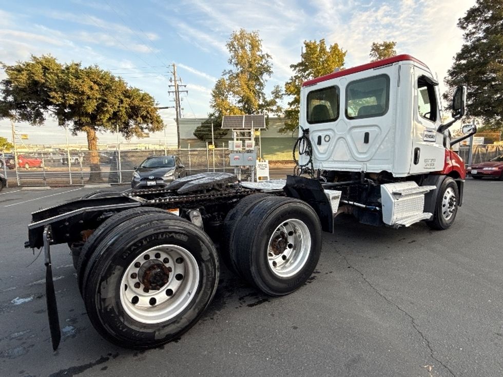 Day Cab Tractor-Heavy Duty Tractors-Freightliner-2021-T11664ST-Sacramento-CA-311,868\n\t\tmiles-$ 64,250 - Image 7