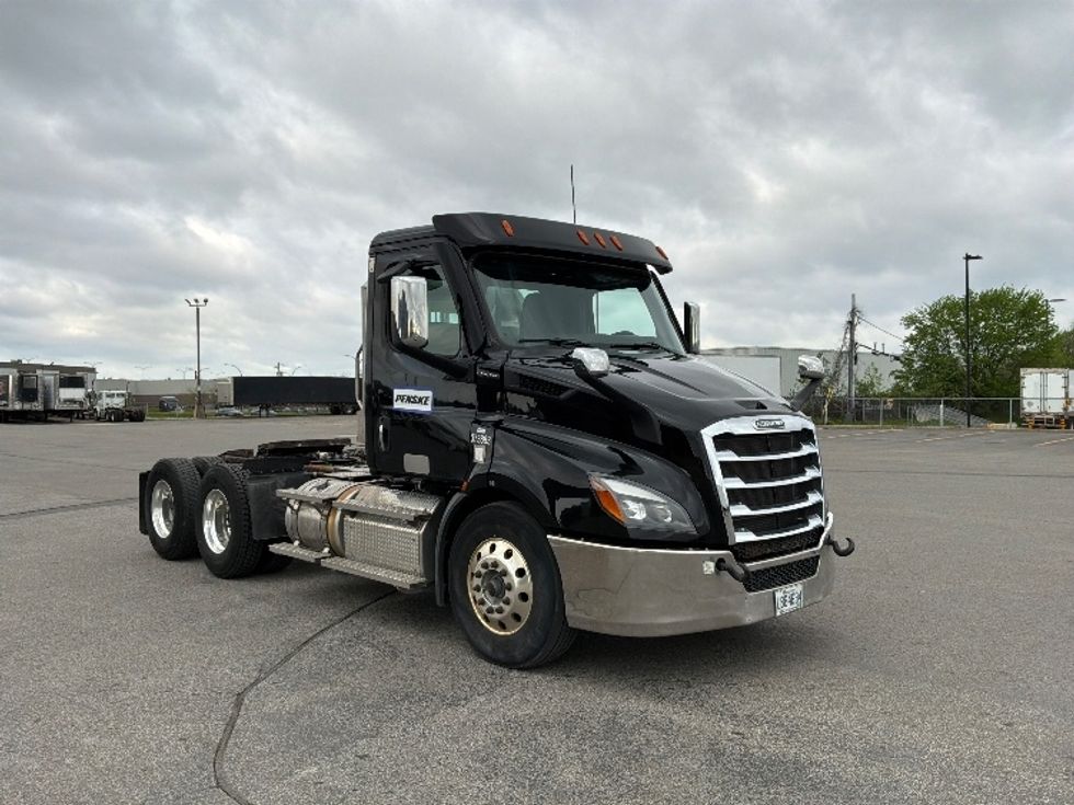 Day Cab Tractor-Heavy Duty Tractors-Freightliner-2021-T11664ST-Saint Laurent-PQ-222,675\n\t\tkm-$ 89,000 - Image 1