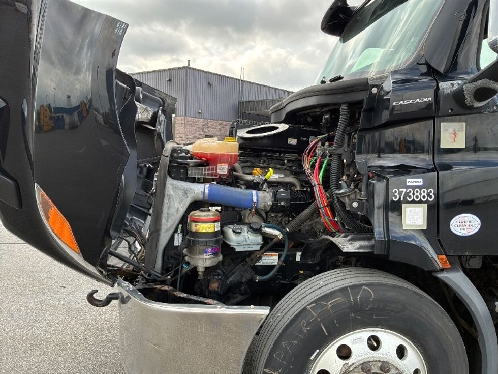 Day Cab Tractor-Heavy Duty Tractors-Freightliner-2021-T11664ST-Saint Laurent-PQ-222,675\n\t\tkm-$ 89,000 - Image 16