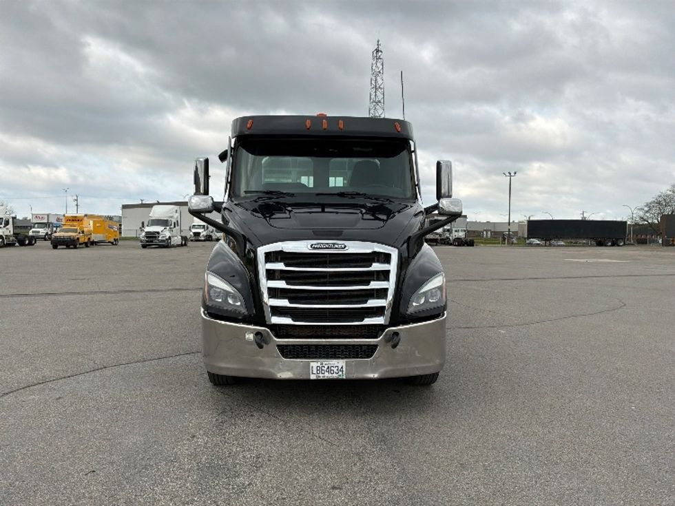 Day Cab Tractor-Heavy Duty Tractors-Freightliner-2021-T11664ST-Saint Laurent-PQ-222,675\n\t\tkm-$ 89,000 - Image 2