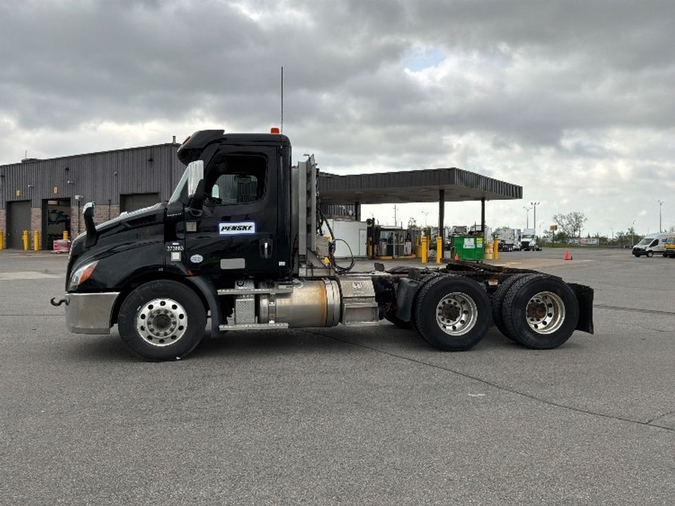 Day Cab Tractor-Heavy Duty Tractors-Freightliner-2021-T11664ST-Saint Laurent-PQ-222,675\n\t\tkm-$ 89,000 - Image 4