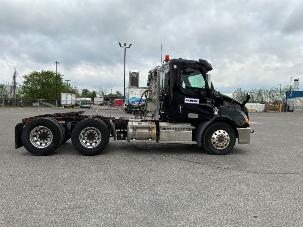 Day Cab Tractor-Heavy Duty Tractors-Freightliner-2021-T11664ST-Saint Laurent-PQ-222,675\n\t\tkm-$ 89,000 - Image 8