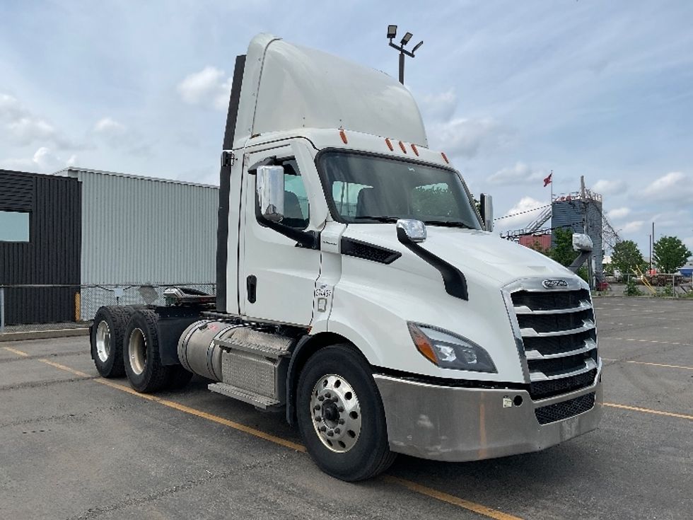 Day Cab Tractor-Heavy Duty Tractors-Freightliner-2021-T11664ST-Saint Laurent-PQ-416,998\n\t\tkm-$ 77,000 - Image 1