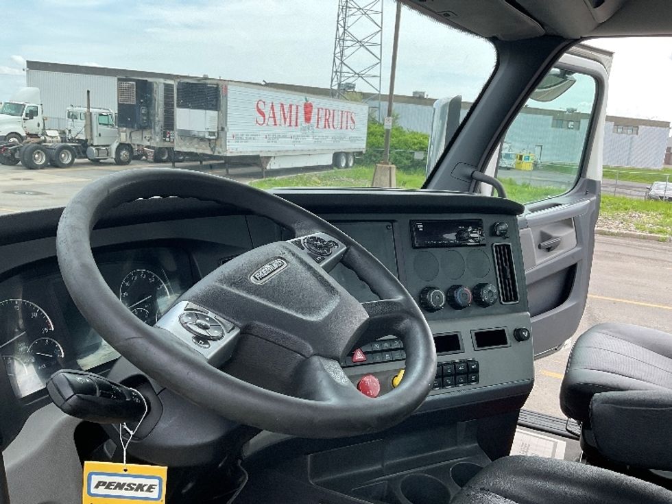 Day Cab Tractor-Heavy Duty Tractors-Freightliner-2021-T11664ST-Saint Laurent-PQ-416,998\n\t\tkm-$ 77,000 - Image 10
