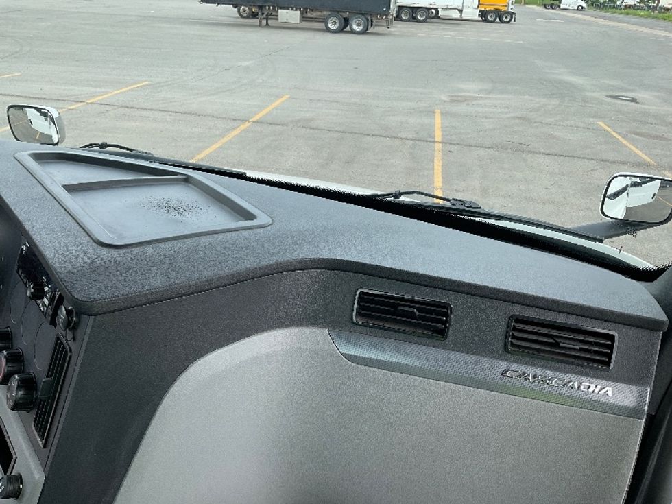 Day Cab Tractor-Heavy Duty Tractors-Freightliner-2021-T11664ST-Saint Laurent-PQ-416,998\n\t\tkm-$ 77,000 - Image 13
