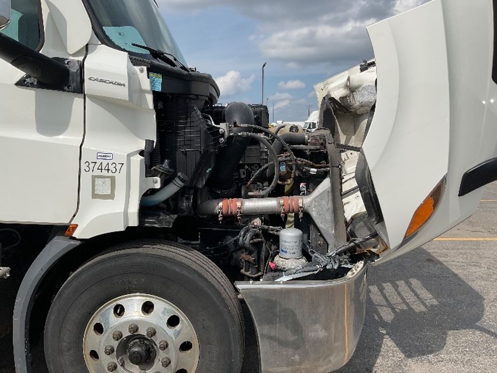 Day Cab Tractor-Heavy Duty Tractors-Freightliner-2021-T11664ST-Saint Laurent-PQ-416,998\n\t\tkm-$ 77,000 - Image 15