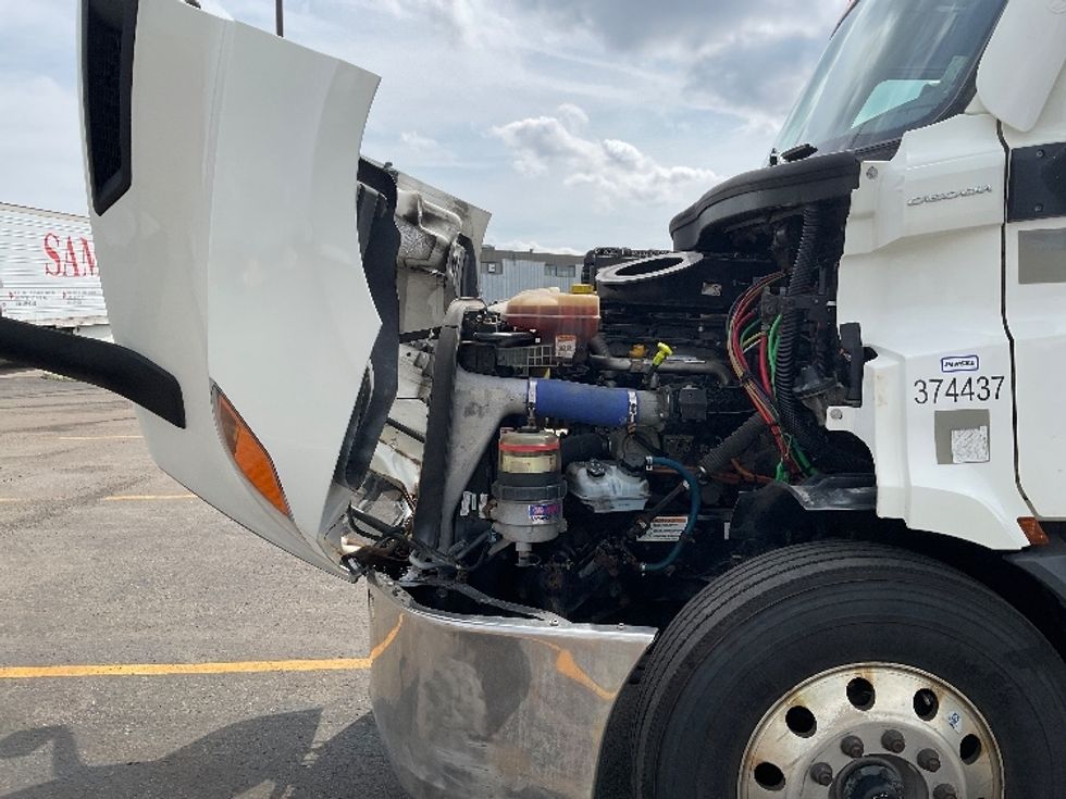 Day Cab Tractor-Heavy Duty Tractors-Freightliner-2021-T11664ST-Saint Laurent-PQ-416,998\n\t\tkm-$ 77,000 - Image 16