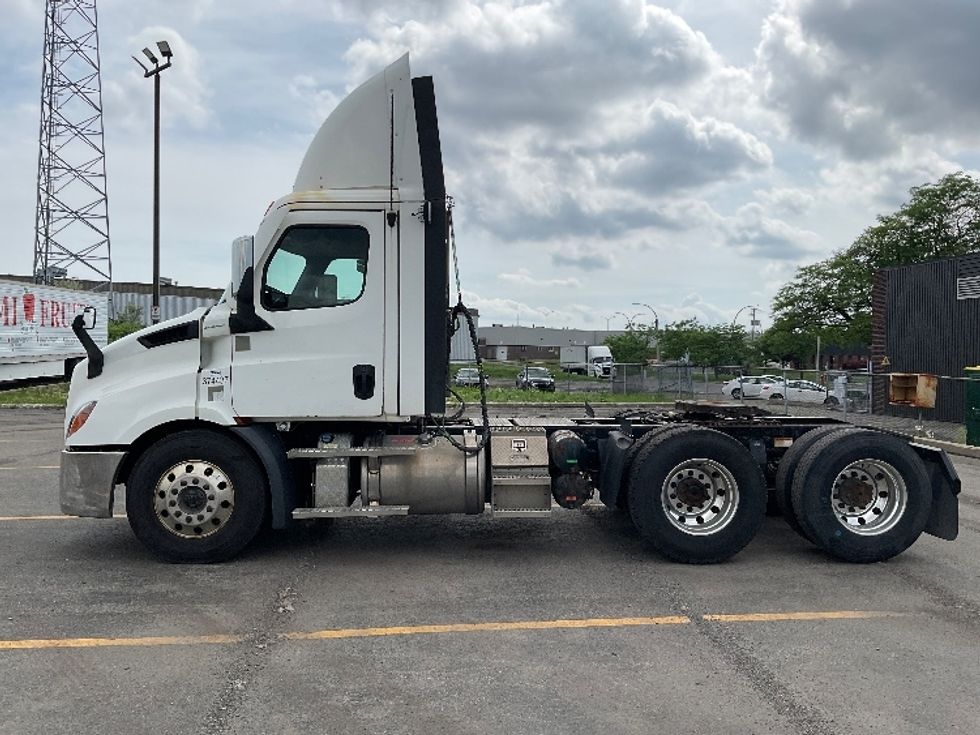 Day Cab Tractor-Heavy Duty Tractors-Freightliner-2021-T11664ST-Saint Laurent-PQ-416,998\n\t\tkm-$ 77,000 - Image 4