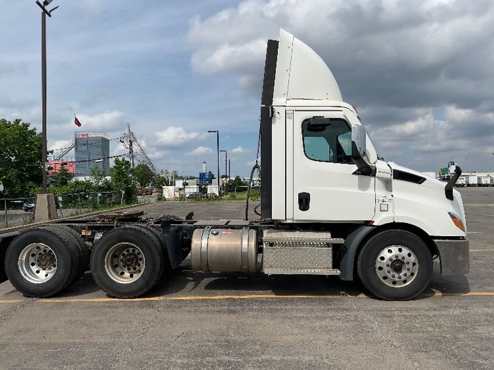 Day Cab Tractor-Heavy Duty Tractors-Freightliner-2021-T11664ST-Saint Laurent-PQ-416,998\n\t\tkm-$ 77,000 - Image 8