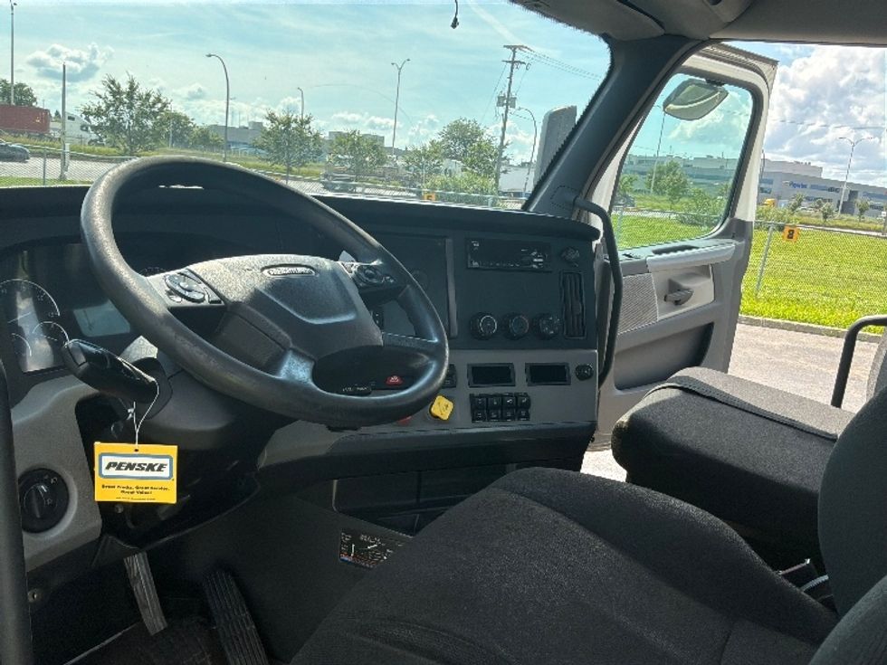 Day Cab Tractor-Heavy Duty Tractors-Freightliner-2021-T11664ST-Saint Laurent-PQ-467,341\n\t\tkm-$ 80,250 - Image 10