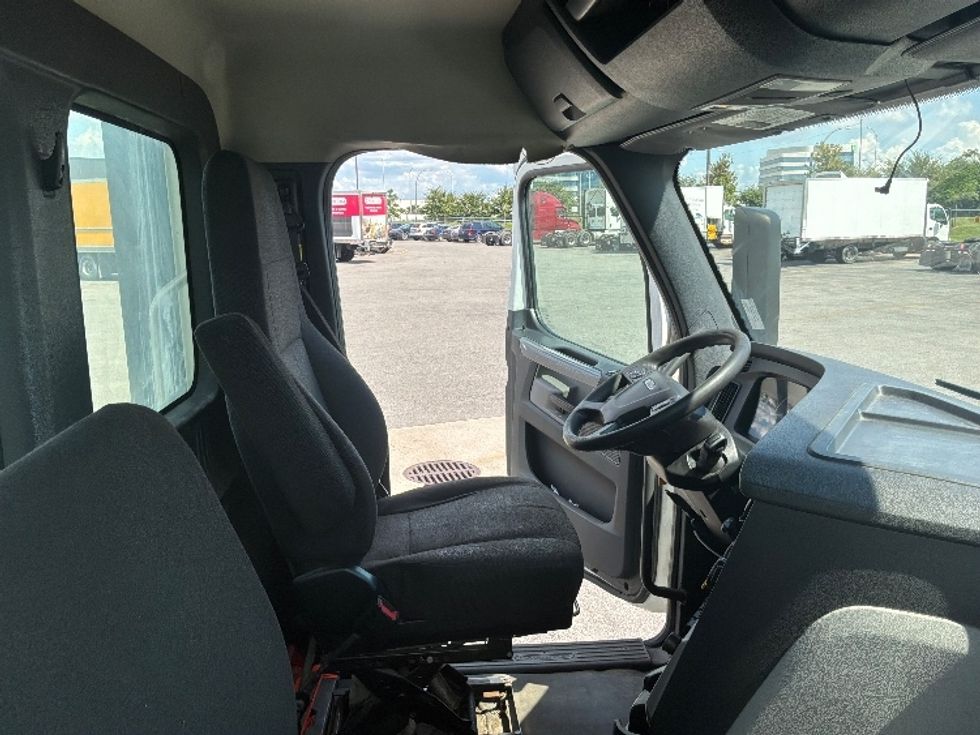 Day Cab Tractor-Heavy Duty Tractors-Freightliner-2021-T11664ST-Saint Laurent-PQ-467,341\n\t\tkm-$ 80,250 - Image 14