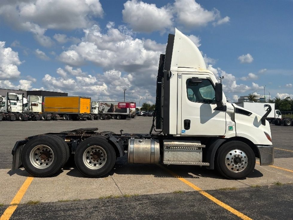 Day Cab Tractor-Heavy Duty Tractors-Freightliner-2021-T11664ST-Saint Laurent-PQ-467,341\n\t\tkm-$ 80,250 - Image 8