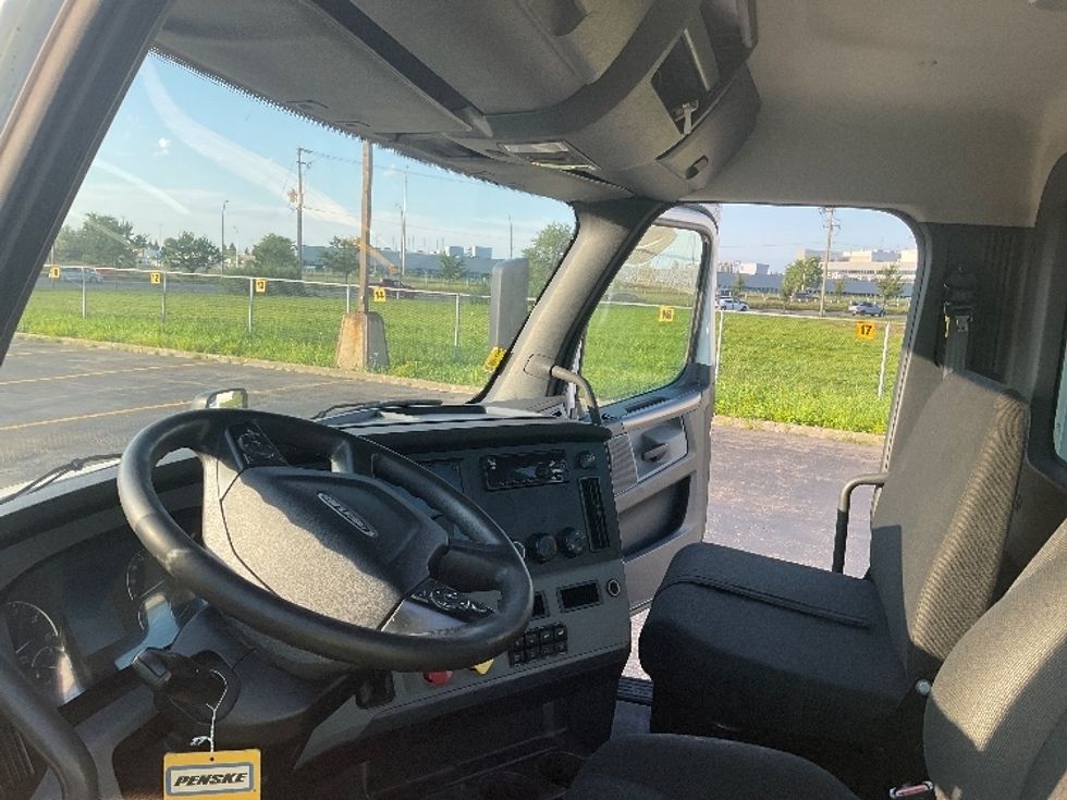 Day Cab Tractor-Heavy Duty Tractors-Freightliner-2021-T11664ST-Saint Laurent-PQ-493,668\n\t\tkm-$ 79,000 - Image 10