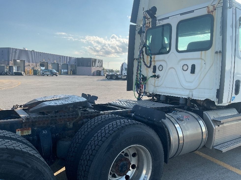Day Cab Tractor-Heavy Duty Tractors-Freightliner-2021-T11664ST-Saint Laurent-PQ-493,668\n\t\tkm-$ 79,000 - Image 17