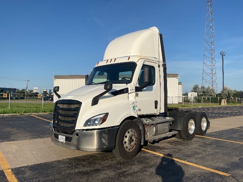 Day Cab Tractor-Heavy Duty Tractors-Freightliner-2021-T11664ST-Saint Laurent-PQ-493,668\n\t\tkm-$ 79,000 - Image 3