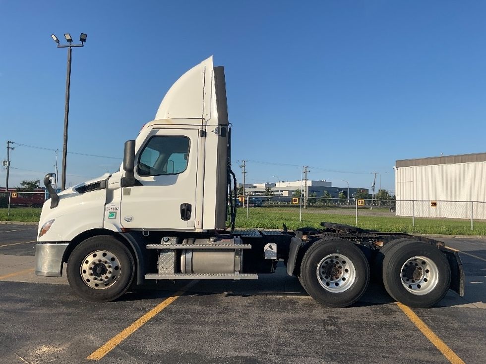 Day Cab Tractor-Heavy Duty Tractors-Freightliner-2021-T11664ST-Saint Laurent-PQ-493,668\n\t\tkm-$ 79,000 - Image 4