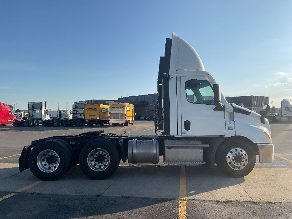 Day Cab Tractor-Heavy Duty Tractors-Freightliner-2021-T11664ST-Saint Laurent-PQ-493,668\n\t\tkm-$ 79,000 - Image 8