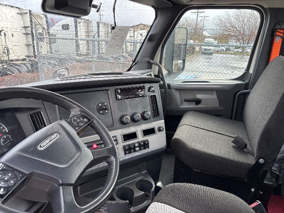 Day Cab Tractor-Heavy Duty Tractors-Freightliner-2021-T11664ST-Salt Lake City-UT-428,183\n\t\tmiles-$ 56,500 - Image 10