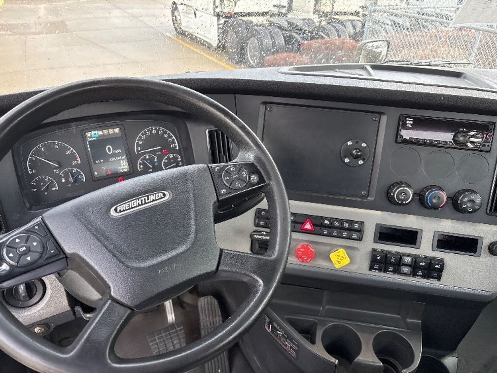 Day Cab Tractor-Heavy Duty Tractors-Freightliner-2021-T11664ST-Salt Lake City-UT-428,183\n\t\tmiles-$ 56,500 - Image 11