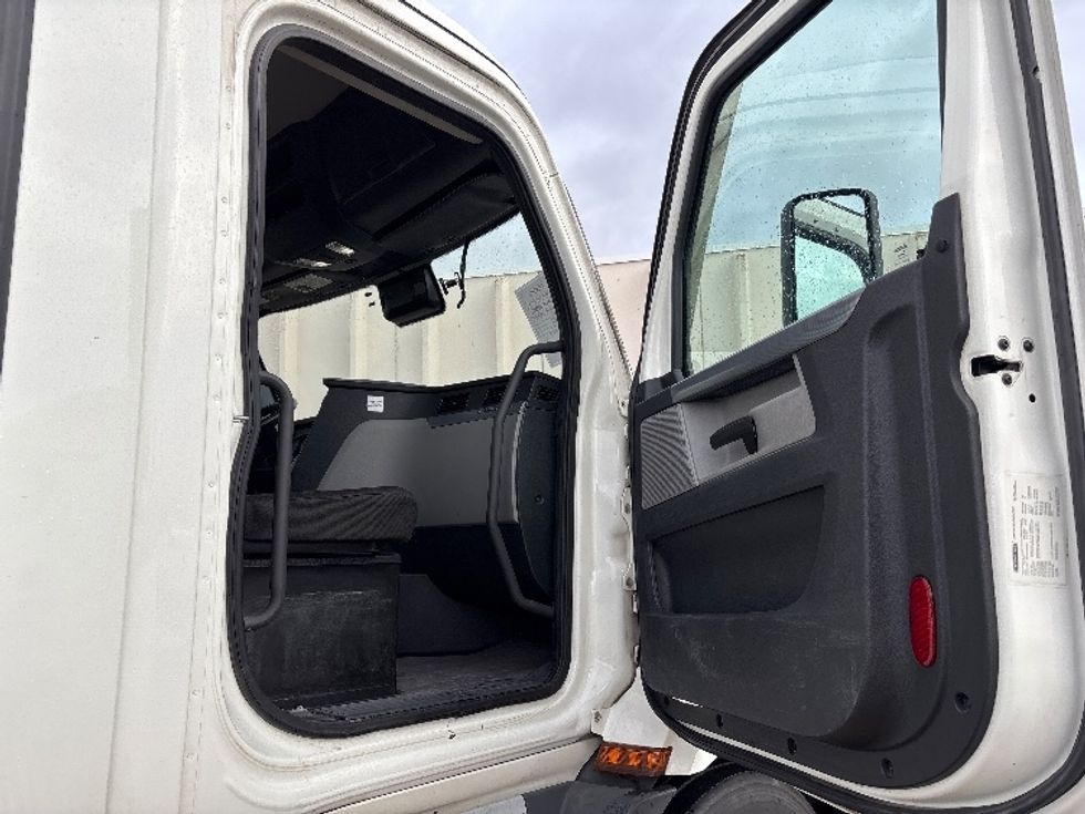 Day Cab Tractor-Heavy Duty Tractors-Freightliner-2021-T11664ST-Salt Lake City-UT-428,183\n\t\tmiles-$ 56,500 - Image 12