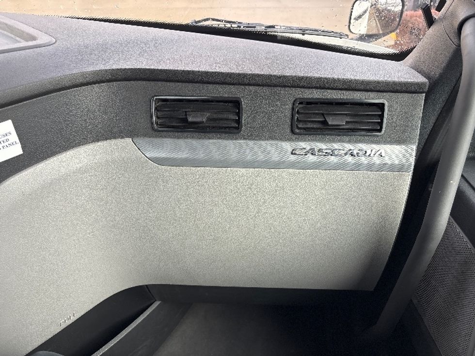 Day Cab Tractor-Heavy Duty Tractors-Freightliner-2021-T11664ST-Salt Lake City-UT-428,183\n\t\tmiles-$ 56,500 - Image 13